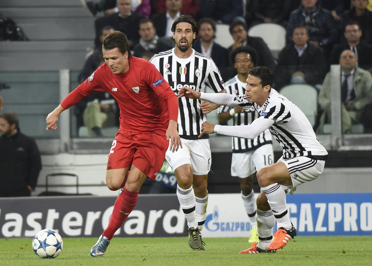 SevillaFC's tweet photo. .@juventusfc 2-0 #SevillaFC: Sin réplica ante una Juve muy superior http://t.co/DDH1R910vX #vamosmisevilla #JUVvSFC http://t.co/nNuHLaFQ2L