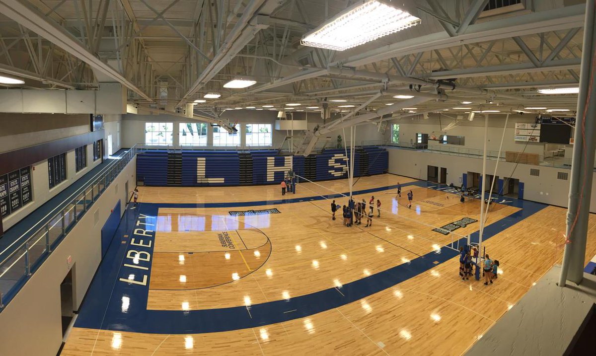 LHSLadyJaysBB's tweet photo. The day we have all waited for...kids in the gym! Thank you Liberty!! #newfieldhouse #bluejaypride http://t.co/b5aCiN2U1N