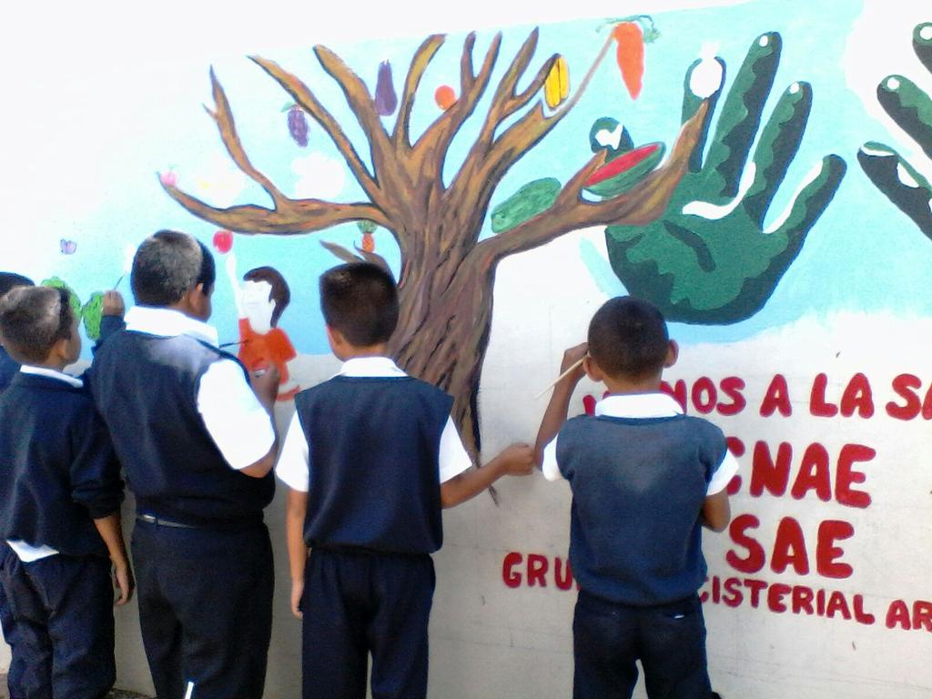 PAEMIRANDA's tweet photo. EBN tacata activando el mural por la Agricultura Escolar @ZonaEducMiranda @MirandaCulturaz @cnae_ve @WilliamsMacondo http://t.co/P2EzILp9Ya