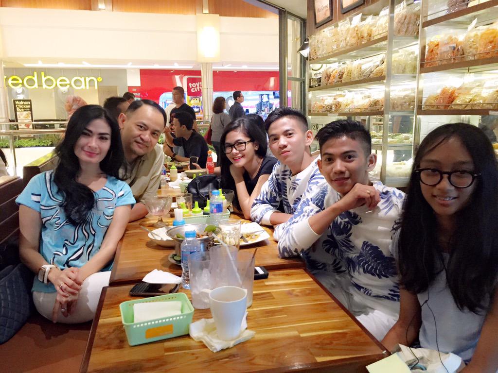 Late post
Pondok indah mall

Assalamualikum.
Inbox yukk teman teman
#RizkiRidhoCoHostInboxSCTV