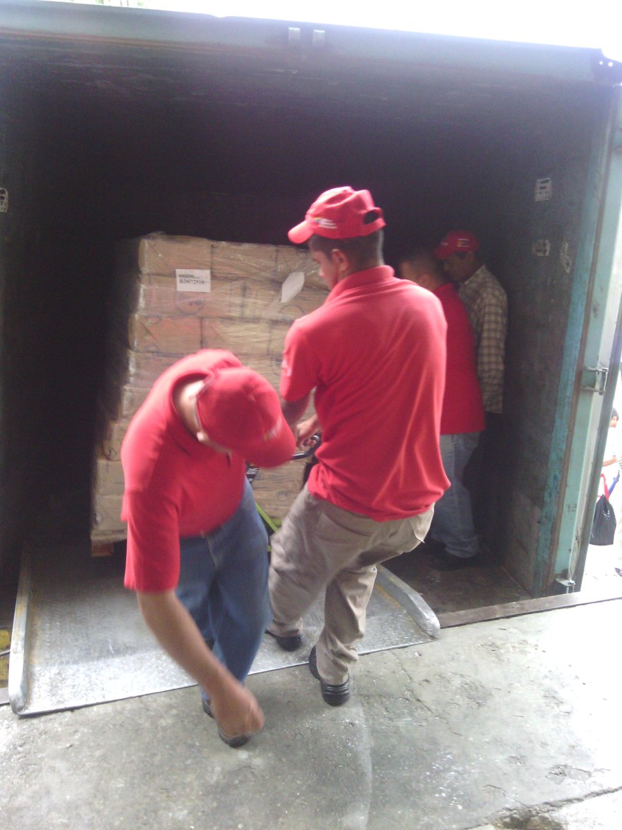 rabsamerida's tweet photo. @NicolasMaduro @begclemente  Recibiendo 22tm de alimentos para el pueblo merideño http://t.co/15vb4WpdoN