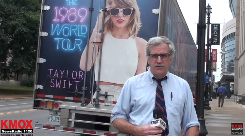 kmoxnews's tweet photo. VIDEO - @taylorswift13's convoy hits #STL - Who is she? @KMOXKilleen finds out: http://t.co/54wKxJVVf5 http://t.co/fRoGwRbCjy