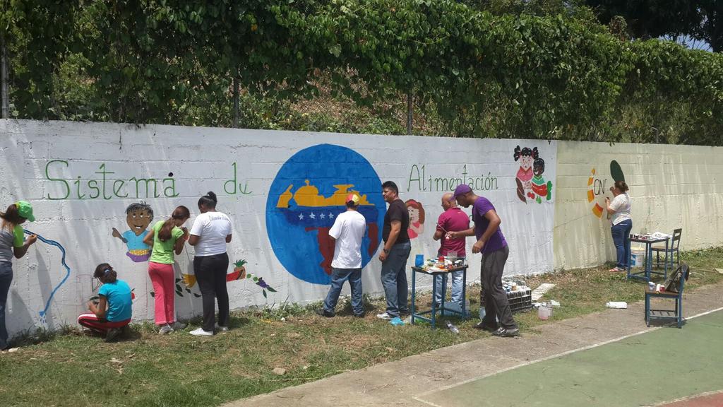 PAEMIRANDA's tweet photo. Gran muralazo en EBN ARAGUITA @WilliamsMacondo @ZonaEducMiranda @MirandaCulturaz @cnae_ve http://t.co/ojD1y46XOF