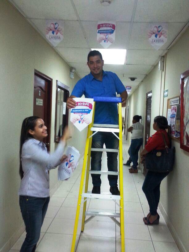 MIVIOTPma's tweet photo. Miviot en preparativos de la campaña de la cinta rosada y celeste. http://t.co/COOuunzrnl