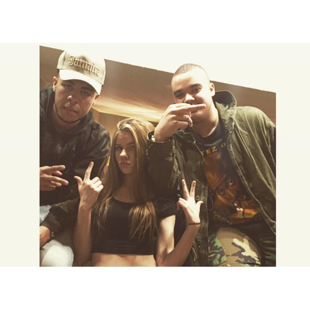 _kaylswhite's tweet image. happy birthday to my twitterless bff.. #opaandomas #wrongcar #thugwomen #captainmorgan 💘💘💘💘