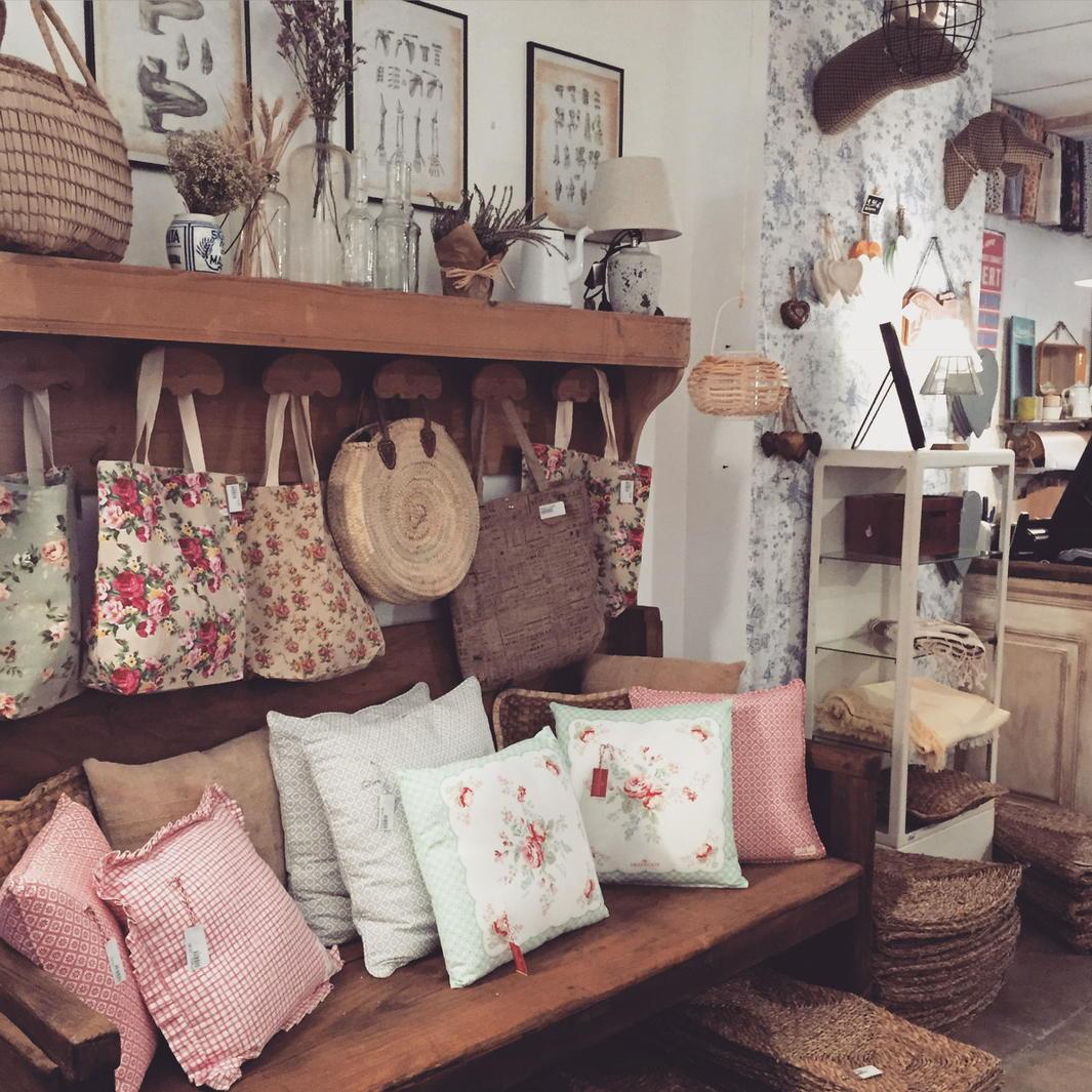 latitadefabiola's tweet photo. Es hora de soñar con tiendas bonitas... #ltfloves #ltfinspiration #creixellandco #terrassacentre #vintage#decoración http://t.co/ylqdBAjwJx