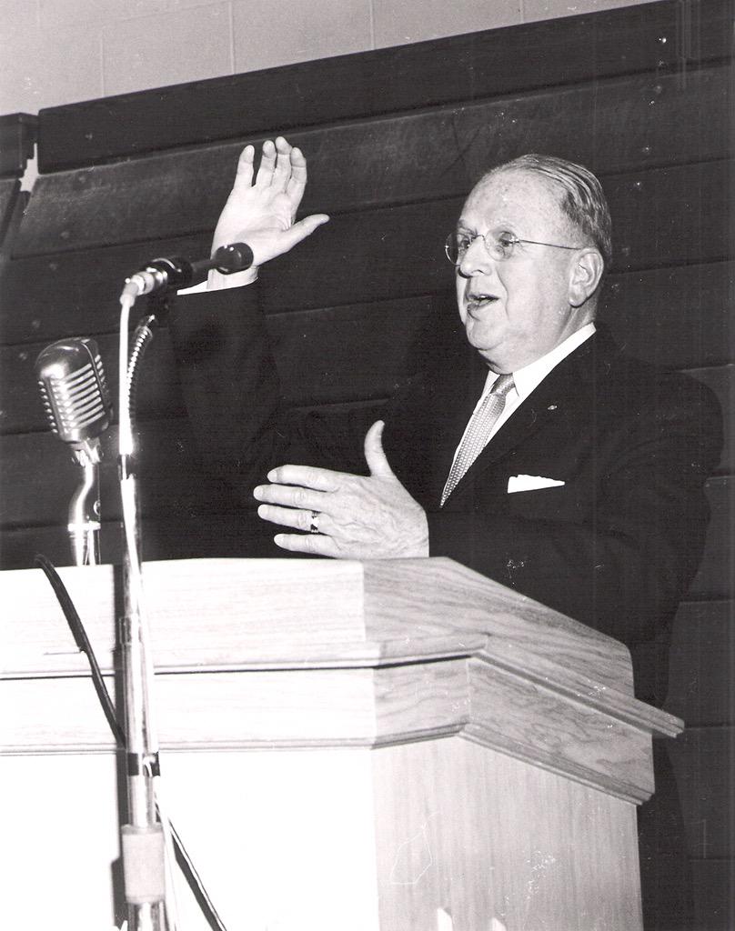 emmakoonse's tweet photo. Dr. Norman Vincent Peale Adapted to the Digital Age http://t.co/rGYI5JSA1T http://t.co/uhbcP2lmim