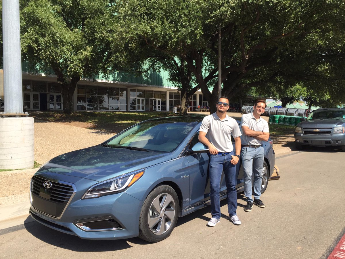 DiscoverSWAYPR's tweet photo. .@StateFairOfTX showcasing the 2016 @Hyundai Sonata Hybrid to @TXAutoWriters. #TheSwayWay http://t.co/UJRhXj1Bhn