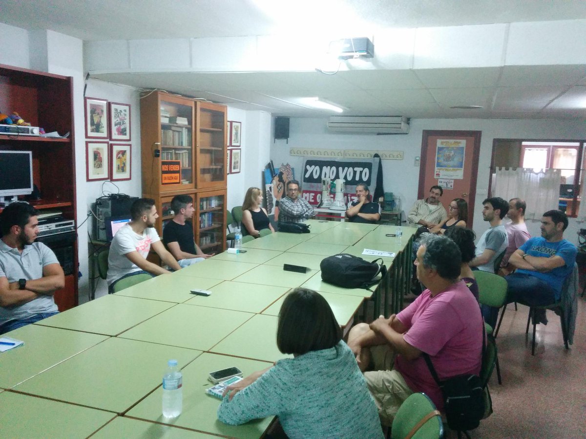 RubenMurciaPrie's tweet photo. El debate,el punto fuerte la charla #sinpatrocinadores. Alimentos #ECO, Ind. alimentaria, azúcar,sal,deporte y mucho+ http://t.co/fWBAsO70Vx