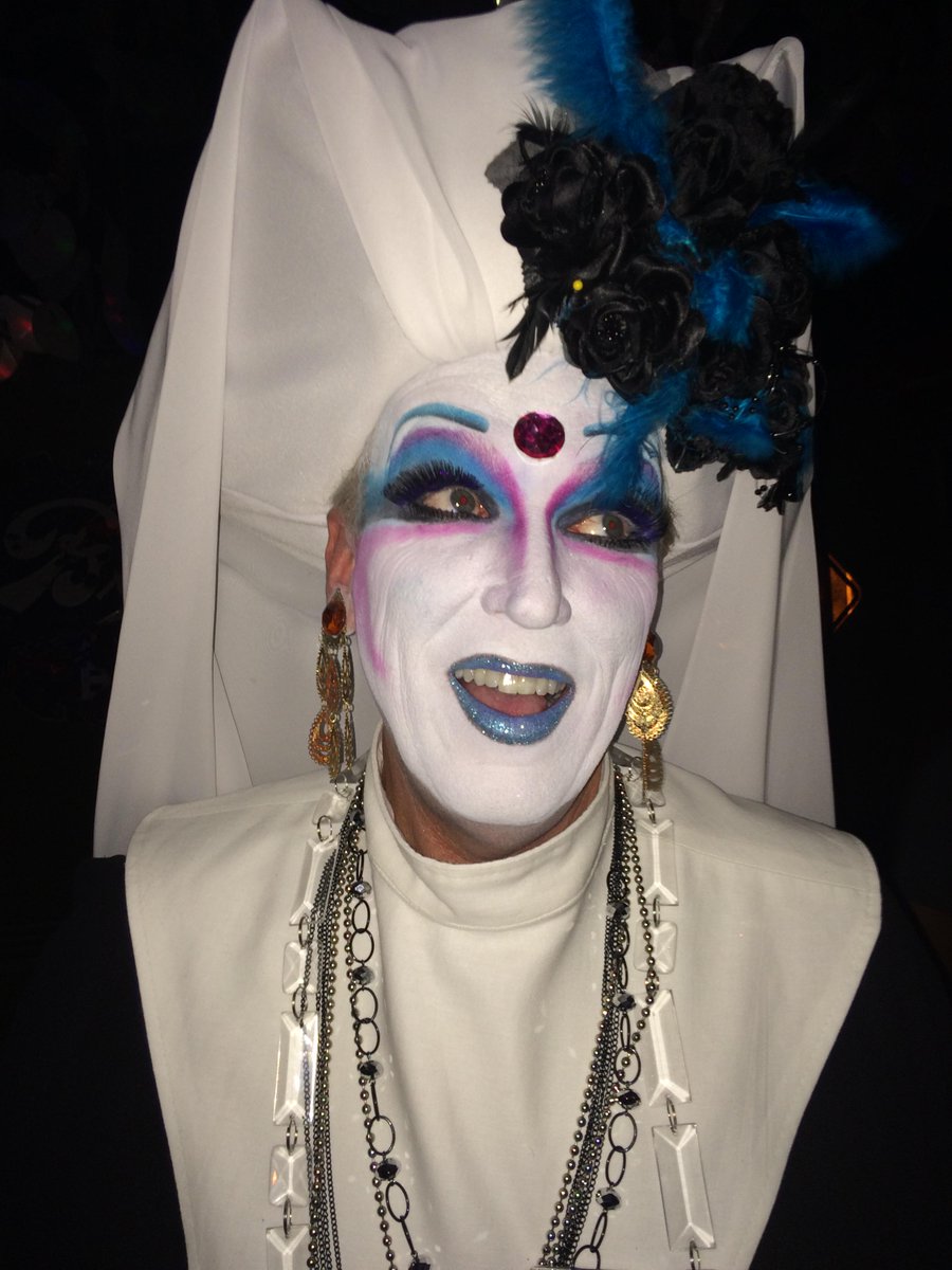 iNUN69's tweet photo. Besties! #sistersofperpetualindulgence http://t.co/dbHx8hq39A