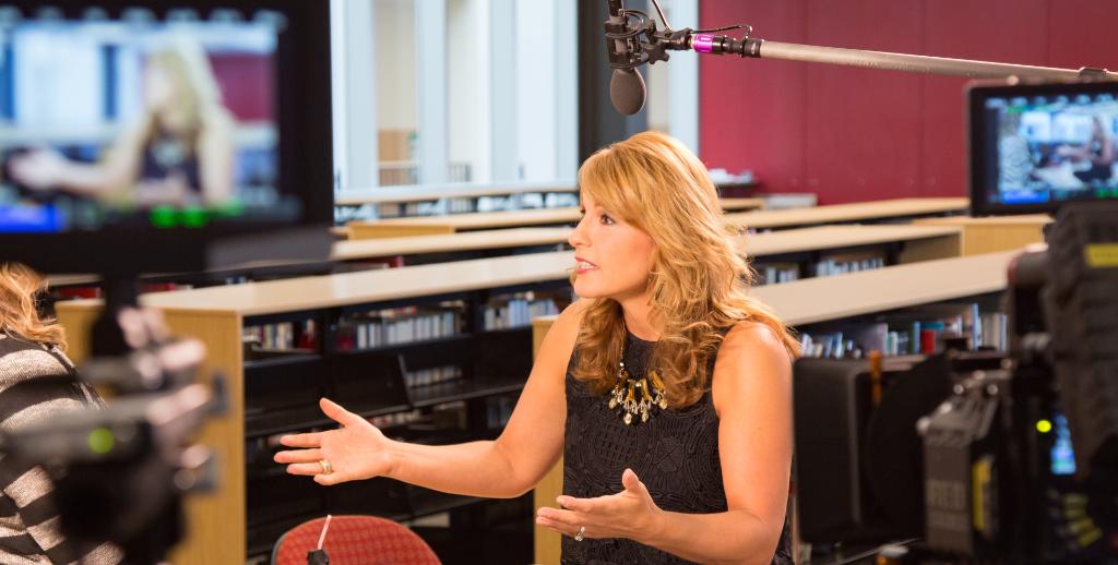 Behind the scenes: <a href="/AngelaMaiers/">Angela Maiers - Keynote | Author | Change Maker</a> helps launch &amp; inspire #GeniusHour at Sammamish High School msft.it/6017Bzkjz