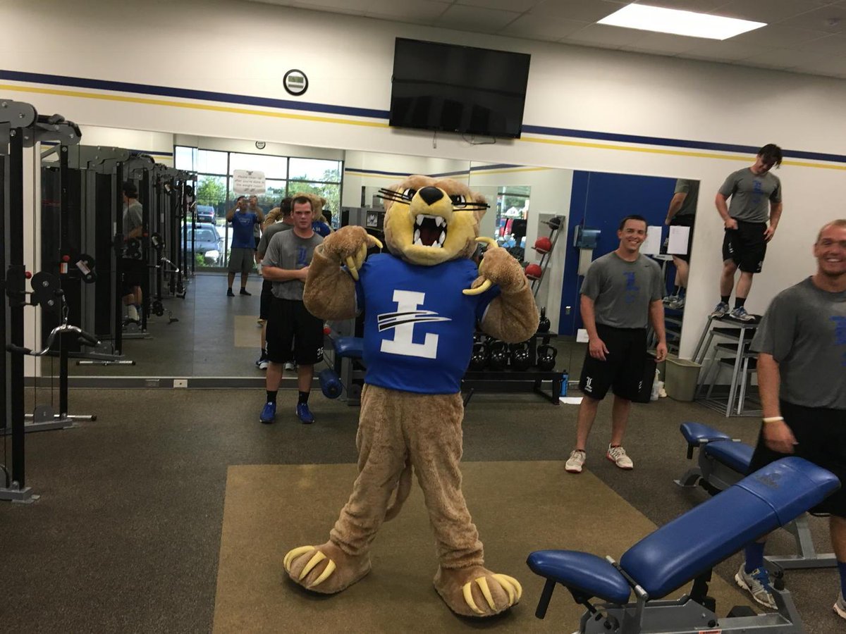 SmithKermit's tweet photo. Great visitor in the weight room tonight! #PreGameLift http://t.co/DqZXYFxQ6C