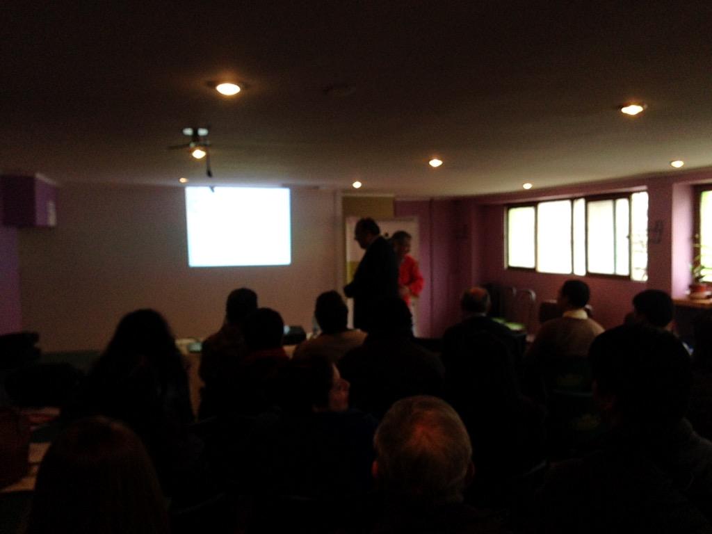 MintrabMaule's tweet photo. Arturo Martínez difundiendo Derechos y Deberes en materia previsional en proyecto FEP @previsionsocial @MintrabChile http://t.co/myg4fT6DUU