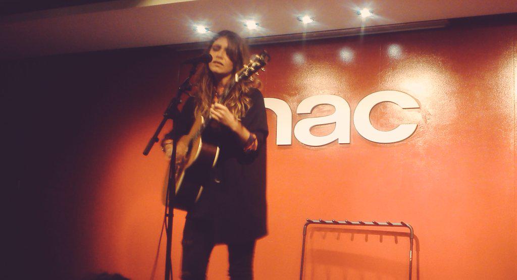 zzais_7's tweet photo. Solo encuentro una palabra para describirla: mágica. Y me quedo corta.  @holamellamoboza  #FiebreBoza http://t.co/yY8puydg0L