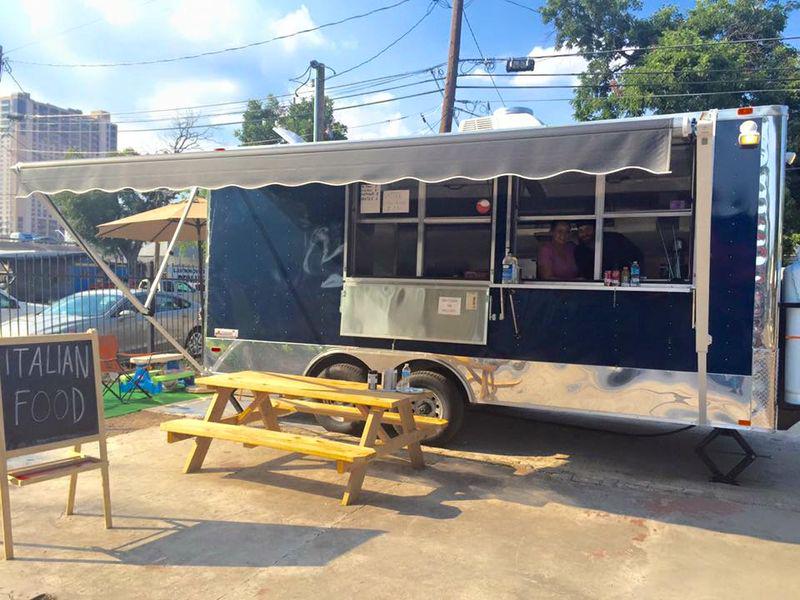 EaterAustin's tweet image. Burgers, naan tacos, pasta, and more new food trucks in Austin austin.eater.com/2015/9/29/9417…