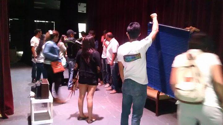 JuanDeDiosGS's tweet photo. Interpreté el papel de Salvador. Actuando en el Teatro Velarde en Zacatecas. 
Obra: Tres amores en condominio. http://t.co/attgdBG614
