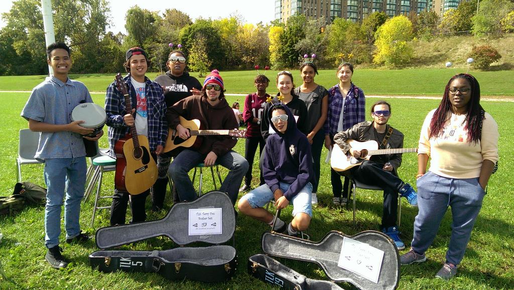 MmeS_TLK's tweet photo. So #tlkproud of #tlkmusic students busking at our @TLKLife  @TerryFoxCanada fundraiser! @principaltlkss @dianareid22 http://t.co/SijV0u7gkH