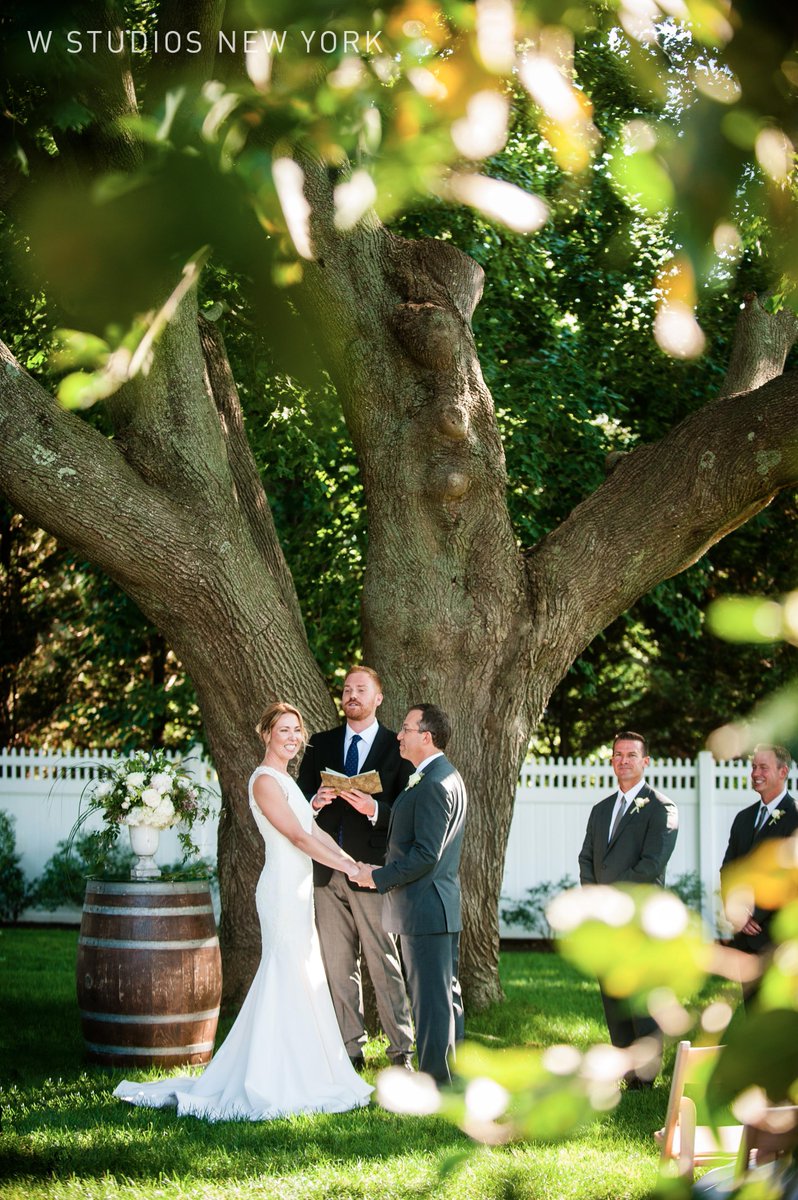 Andrea &amp; Tom's wedding <a href="/BedellCellars/">Bedell Cellars</a> is live! bit.ly/1JDJLvG #vineyardwedding #bedell #bedellcellars