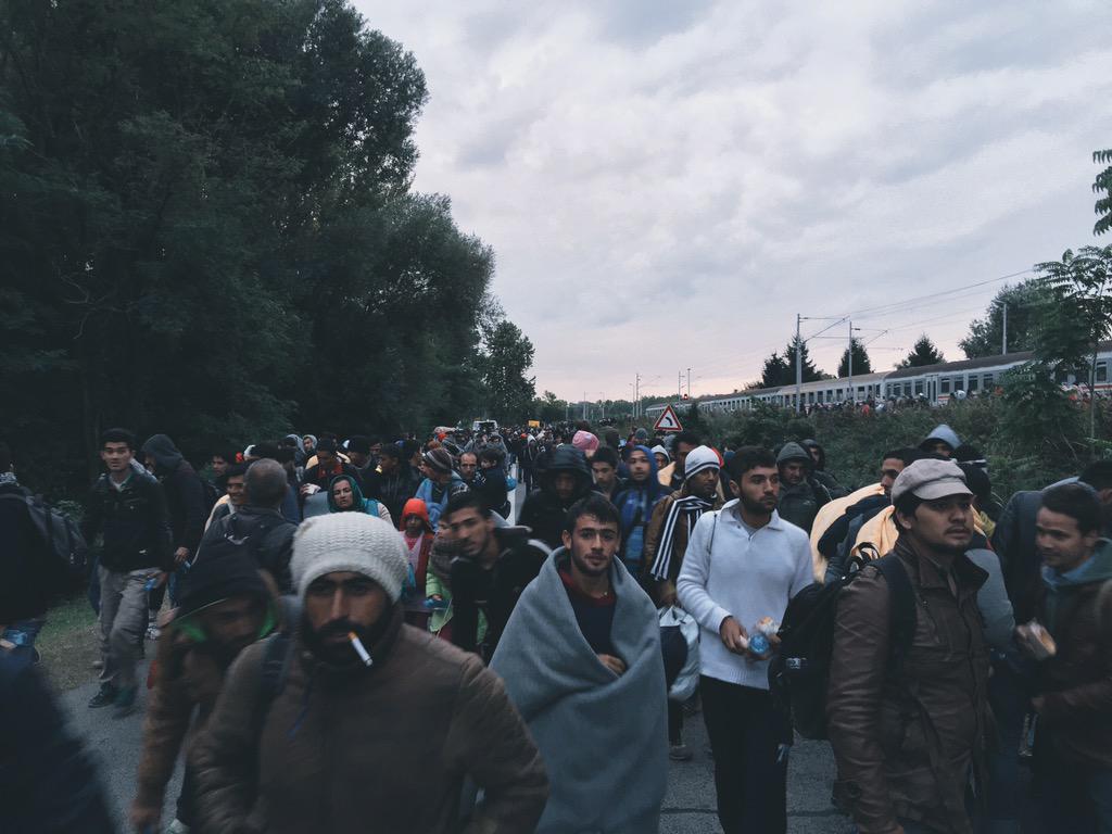 danijelonline's tweet photo. #refugeecrisis #botovo #croatia http://t.co/okZAyGUIUd