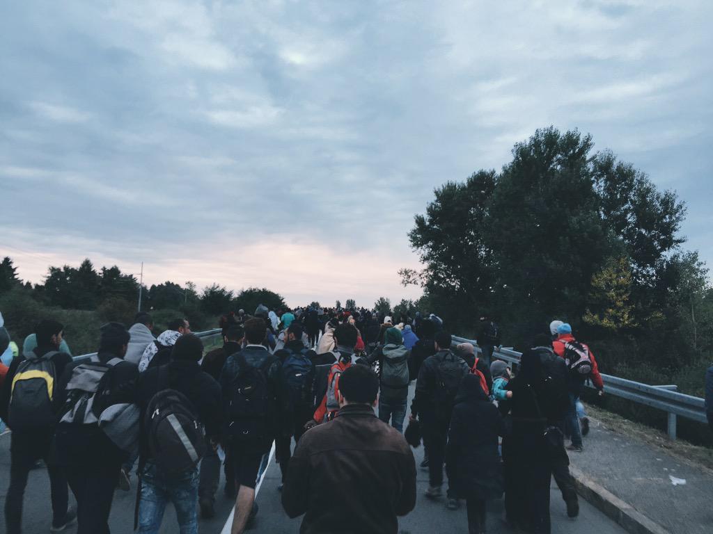 danijelonline's tweet photo. #refugeecrisis #botovo #croatia http://t.co/okZAyGUIUd