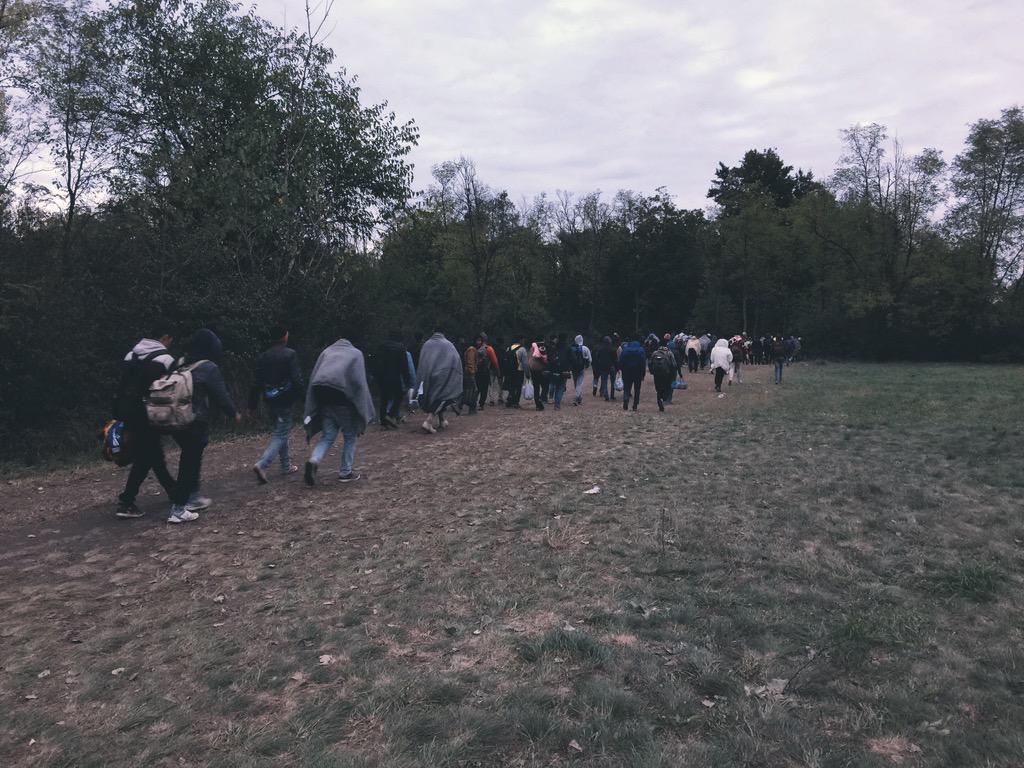 danijelonline's tweet photo. #refugeecrisis #botovo #croatia http://t.co/okZAyGUIUd