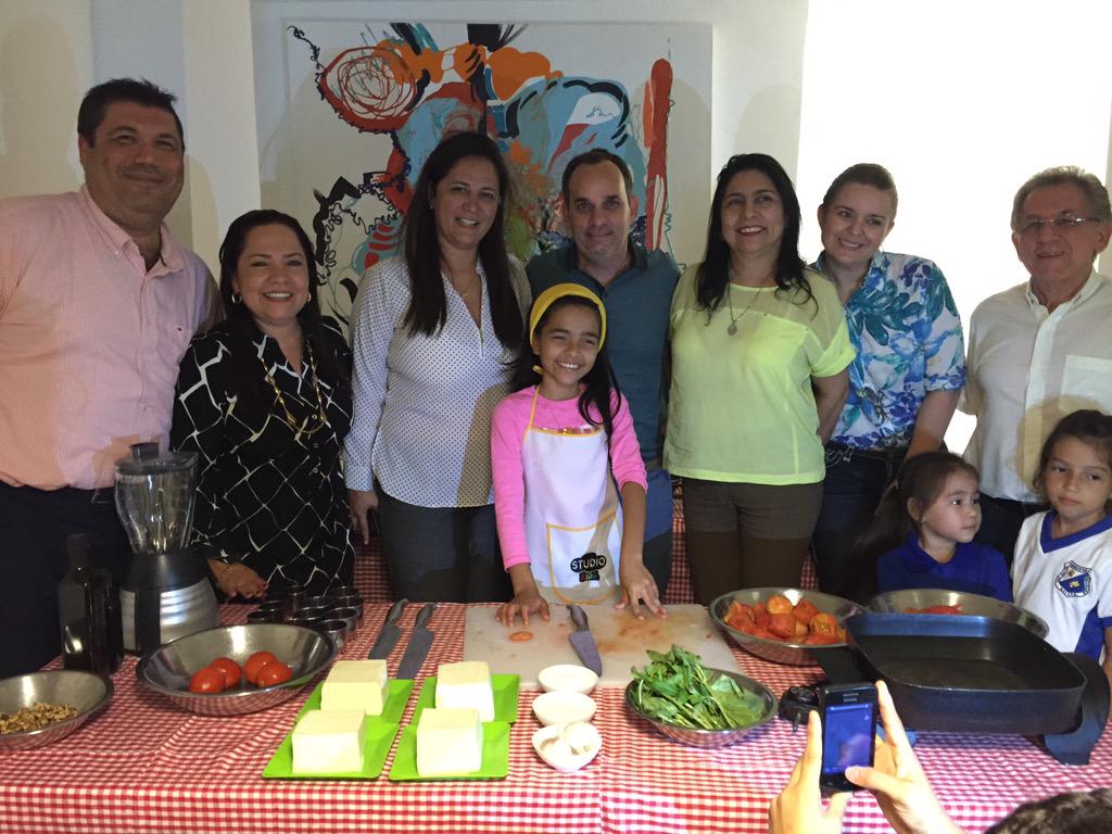 GuilloPoloC's tweet photo. Hoy quisimos hacerle un reconociendo a @Yulimasterchef por su gran triunfo. #IdentidadMetropolitana @AMBQuilla http://t.co/kGdXofhrZ8