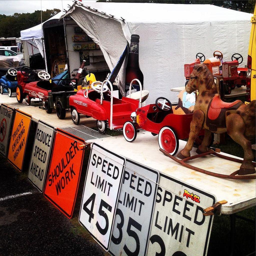 oldcar_photo's tweet photo. #carlisle #carlisleevents2015 #carlislefall #oldcar #oldstuffs #carlisleevents #toy #toys #rush #pedalcar by herrer… http://t.co/Cpsq0liOIV