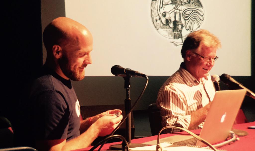 ninjacrayon's tweet photo. Perfect.
Mike Horton presents @wplate with an #automaticduck keychain @lacpug before his presentation/ @RedGiantNews http://t.co/PmGRyiSnls