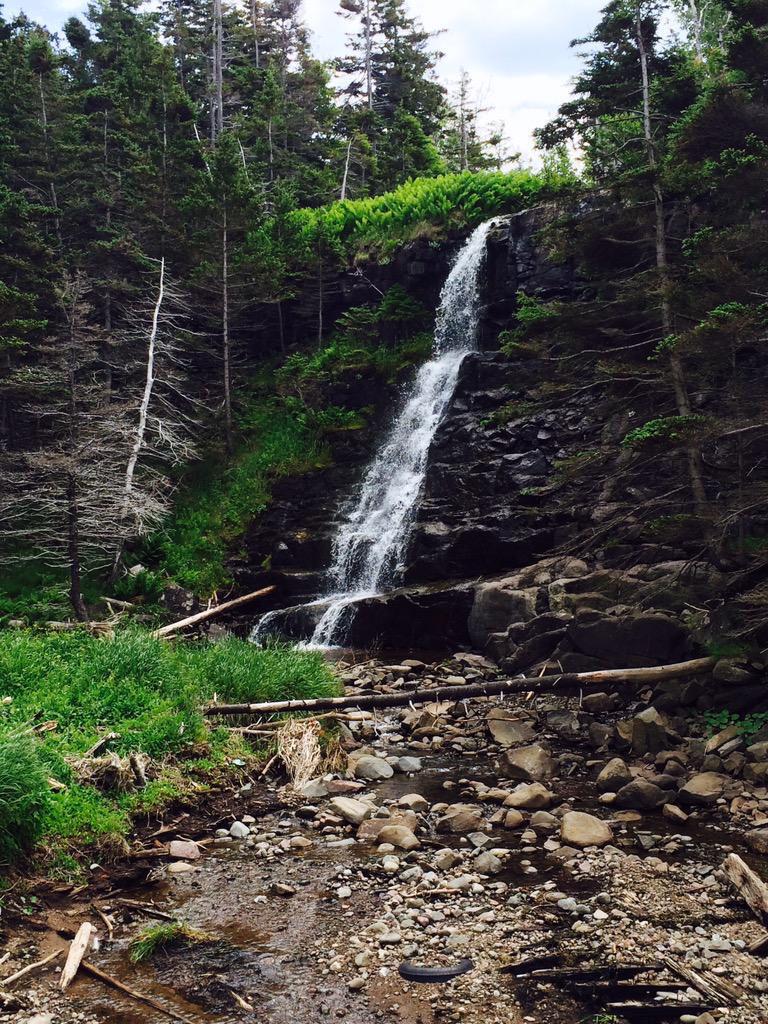 LifePicsDaily's tweet photo. Don't go chasing waterfalls 🎶🎤 http://t.co/ttsYX8wnSr