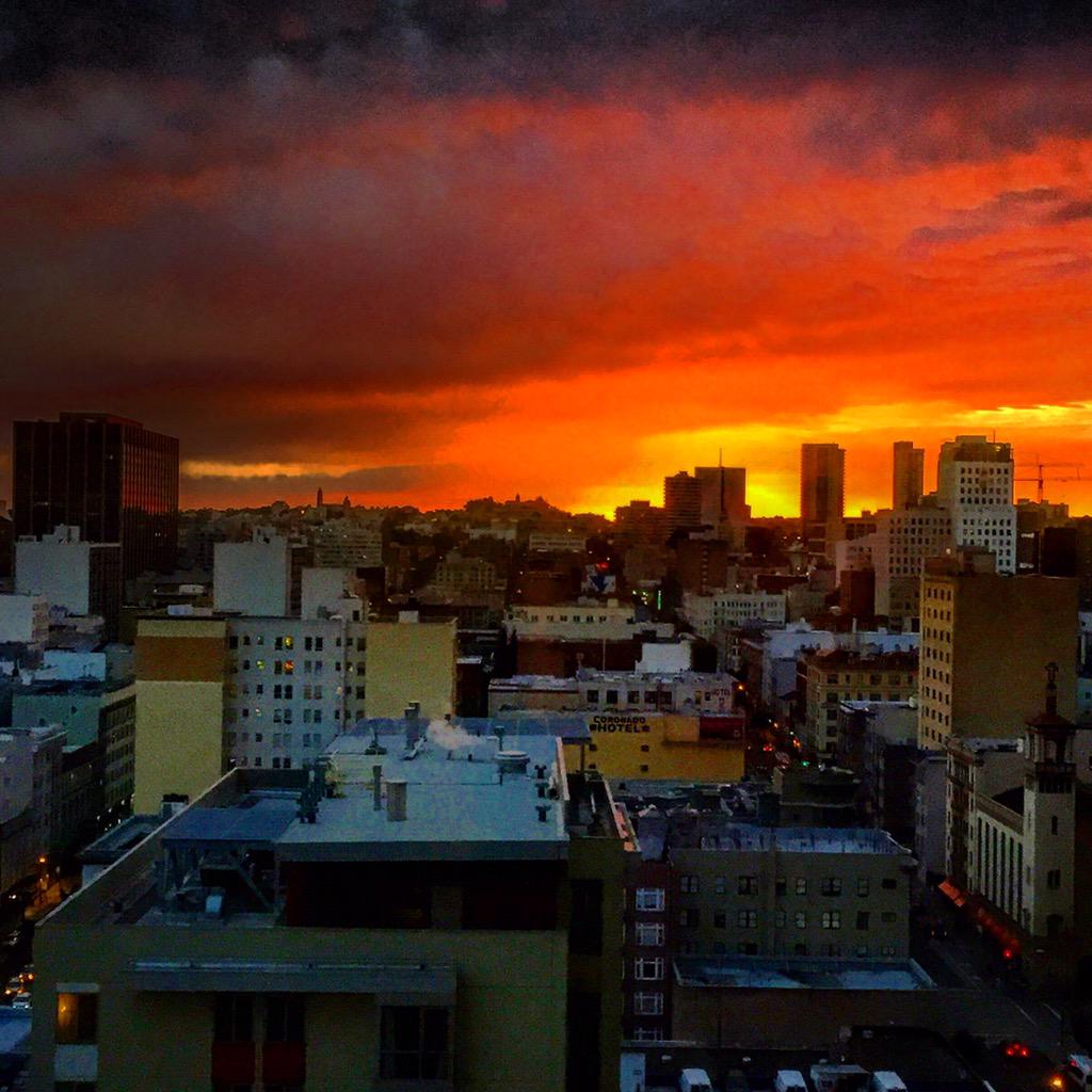 sergiofloris's tweet photo. San Francisco en fuego 🌇 #GMS2015 #SpLatAm http://t.co/8IC0UpOTy5