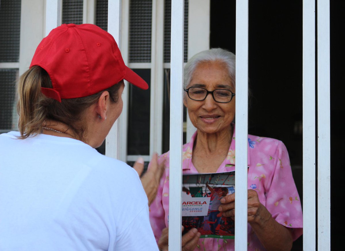 marcela_amayag's tweet photo. ¡Gracias por el respaldo que me brindaron los comerciantes y habitantes de la Cuncia! 
#GobiernoSeguro http://t.co/DMpXmMBoOP