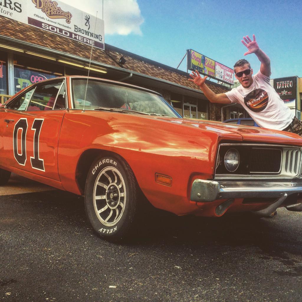 jaredoutlaw's tweet photo. About to fail I MEAN nail this Bo Duke slide on this sick as tits General Lee I found! http://t.co/wtpwUONEdV