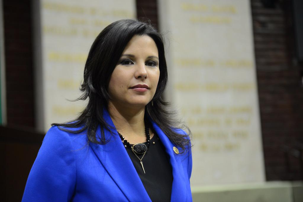 Roberto_RO86's tweet photo. Felicidades a @KarlaOsuna_ por su nombramiento como presidenta de la #ComisionDeJuventud, @Mx_Diputados http://t.co/xs01AUf4EJ