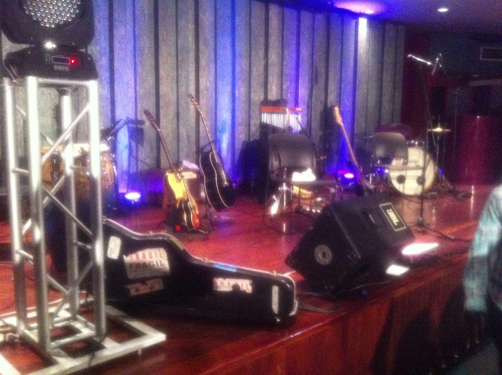 eleguitarplayer's tweet photo. Arrancando! #Douglasconde #LanzandoDisco http://t.co/C1hhvvQbGt