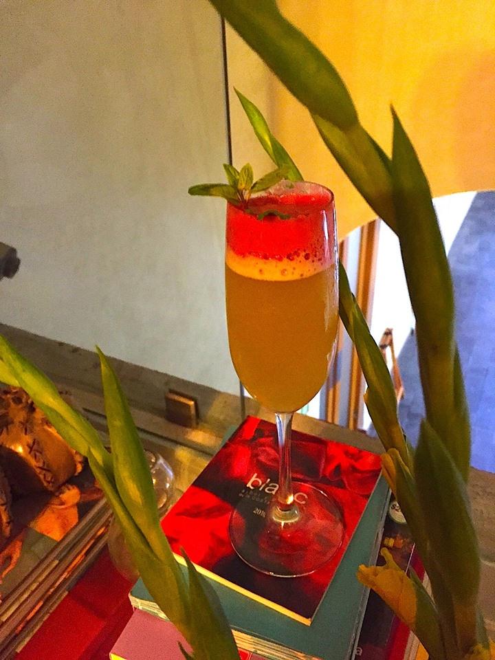 No te puedes perder el #mexcal con espuma de chipotle de <a href="/ElSuenohotel/">El Sueño Hotel + Spa</a> en la mejor barra de la capital poblana