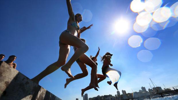 Definitely going to be beach weather this long weekend! 4 days over 30 degrees from Sunday! bit.ly/1VrueWB