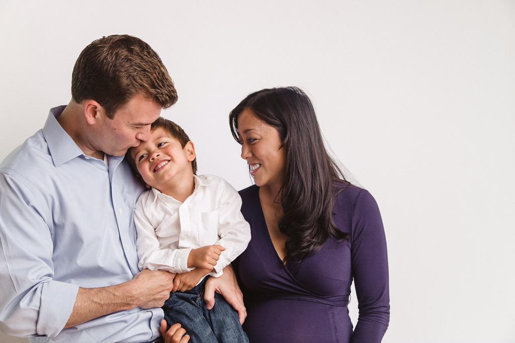 fab5day's tweet photo. Happy parents, happy kid. #fab5day http://t.co/du1jf45NYg