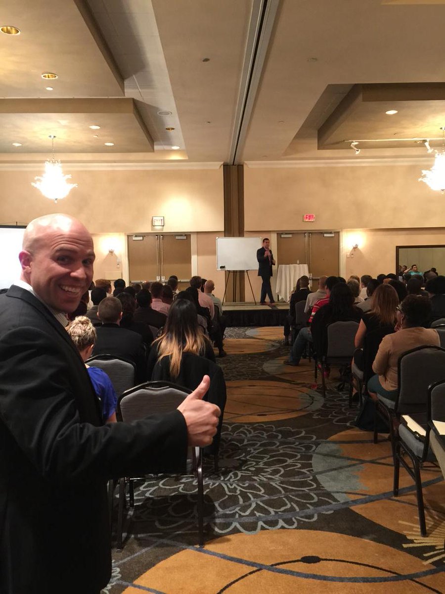 B2G200's tweet photo. My man @SfloresYWF rockin the plan!!! Mr. Smith approves! Spinnin the dream. #growth #noseatsopen @1kTA http://t.co/hp154m1OOl