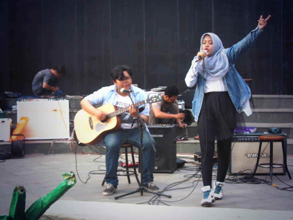 Auliiaaaf's tweet photo. #ERAKUSTIM2015 @ERAFMUNJ  @bemjikk_unj Aulia.Tata busana 2014 IKK FT UNJ 30sept2015 http://t.co/TL9NNLNFot