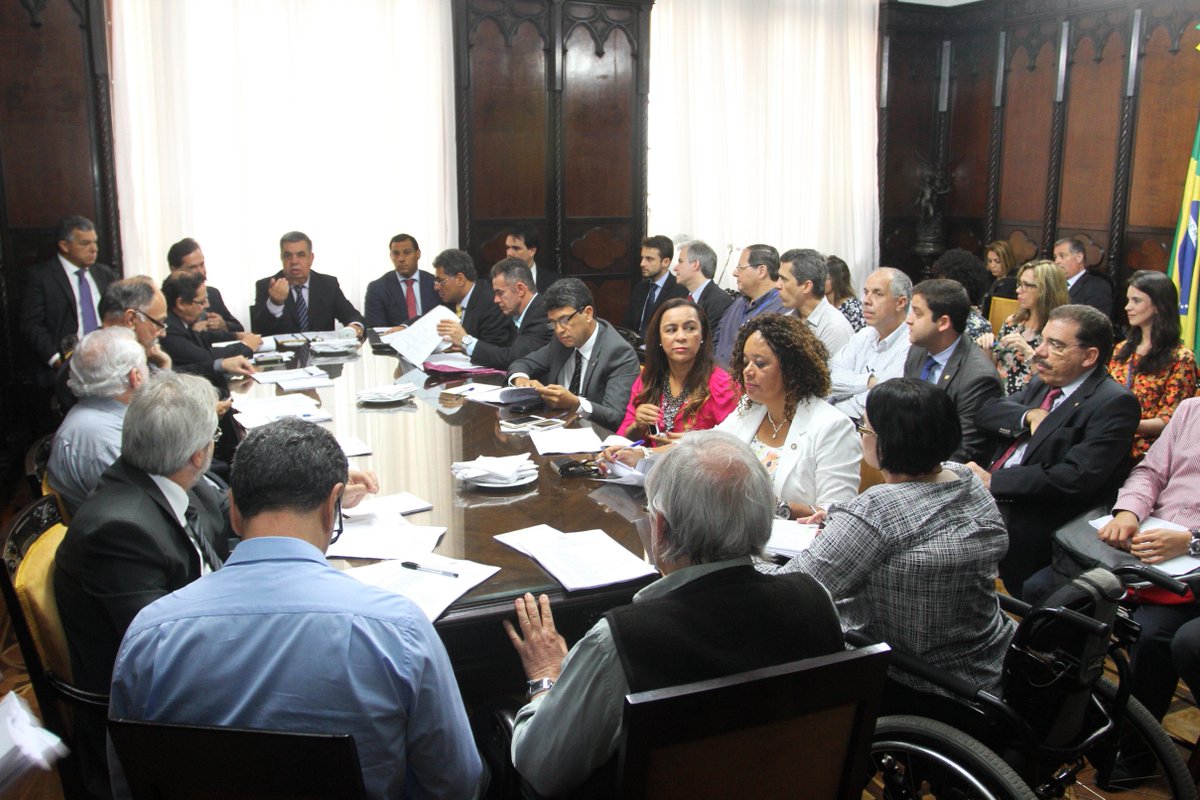 Projeto que aumenta o IPVA será votado nesta quinta-feira. glo.bo/1FJ8eV9