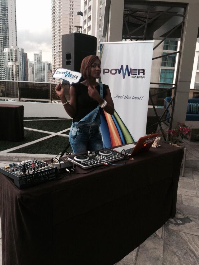 M_Latinoamerica's tweet photo. Con nuestros amigos de @Power921 @Mausidj Invitada a la escogencia #MejorSilueta en @HiltonPanama #ML2015 http://t.co/nLDrq5BLyv