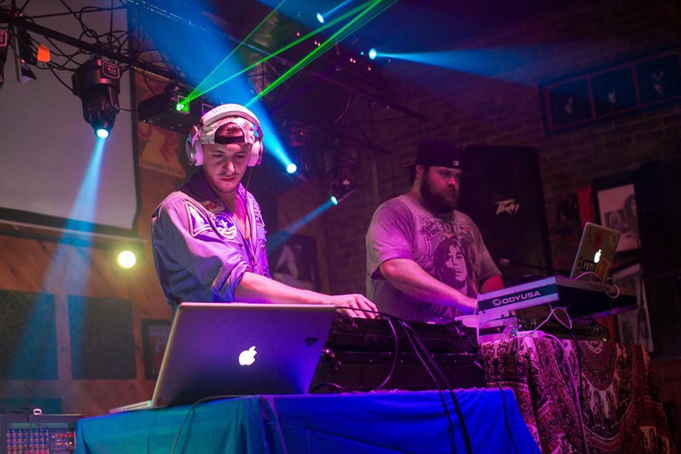 Hunter And The Bear tweet media