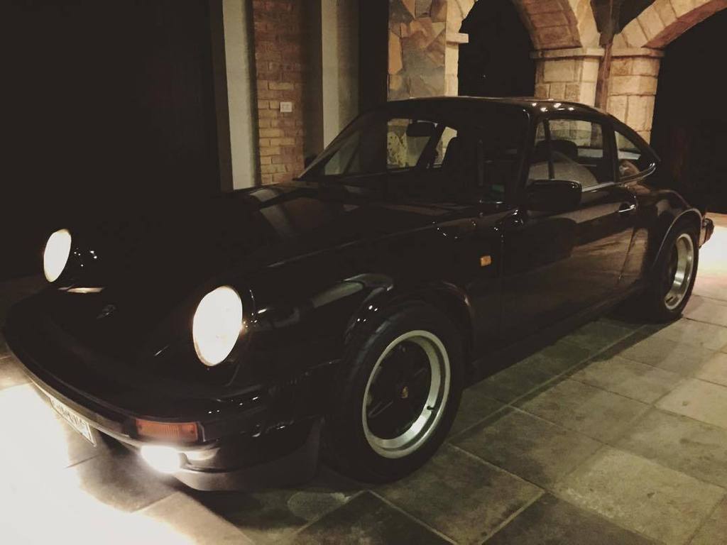 OnlyCarrera's tweet photo. Short night ride. #joy #night #ride #porsche911 #911SC #911 #aircoled #fivegauge #porsche #classic #black #flatsix … http://t.co/qFHn01Np77
