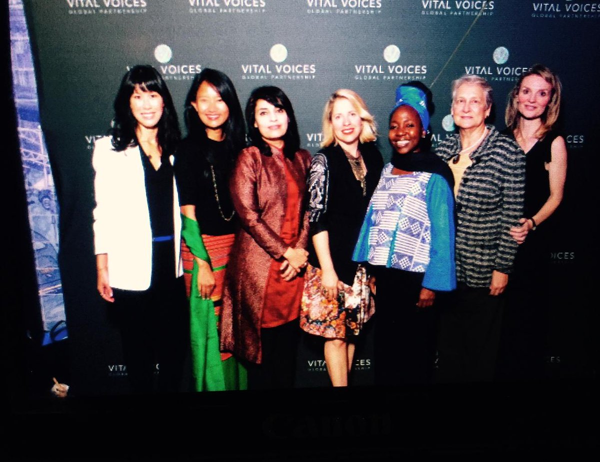 tiffanyshlain's tweet photo. An amazing evening w/ fearless women @VitalVoices #vvsf #futurestartswith http://t.co/91zh8vt2NZ