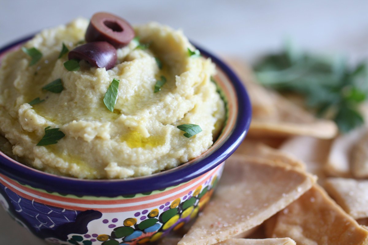 This Roasted Parsnip &amp; Artichoke #Hummus is deceivingly free of legumes!#paleo #jerf #yum eathealthrive.ca/roasted-parsni…
