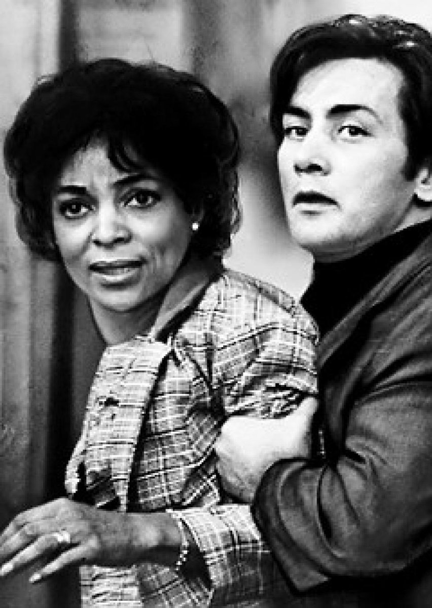 MsLake1's tweet image. Reel Rails: Top 10 Movies set on Trains
buff.ly/1WznfNO

#movies #films #cinema @Pink_Bloggers #movienight