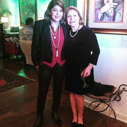 Fan_RobertaM's tweet photo. Comemoração do aniversário da rainha @RobertaMiranda1 👏👏🎂🎉❤ #Wandinha #BdayRM http://t.co/pgpjKrfAQs