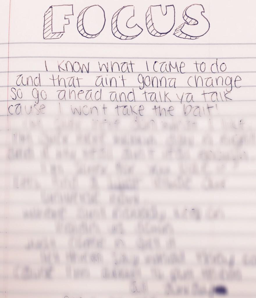 ThailandGrande's tweet photo. เนื้อเพลงแน่ๆ 👀 #30DaysUntilFocus http://t.co/EXnH2363Gc