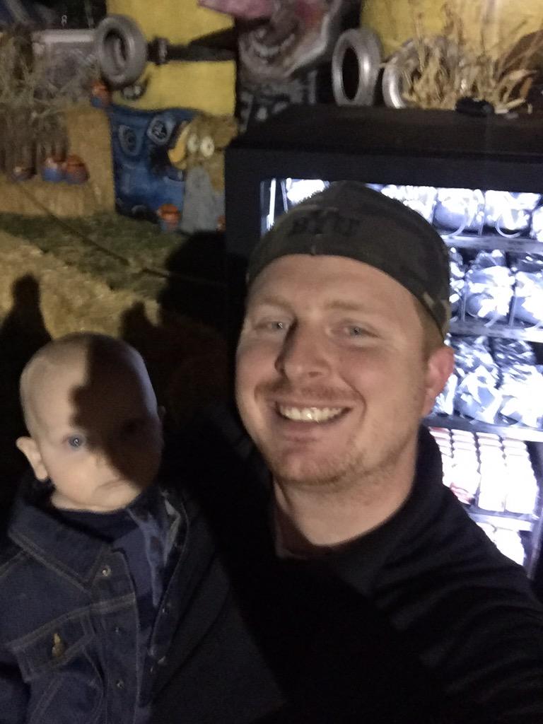 jls2387's tweet photo. Having a blast at corn bellies @97thFloor #10yearsof97 #dm145 http://t.co/SK8RnL4Emx