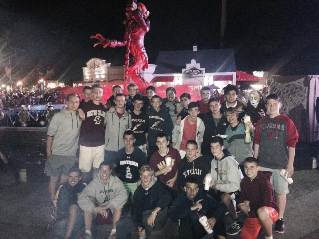BmccartneyXHS's tweet photo. AWESOME: when your track meet is actually at six flags #AwesomeClippers http://t.co/hhIOWUxMw3